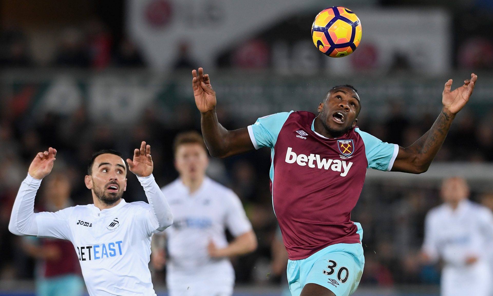 麦克布莱德：迈克·布朗已主动联系我，他和大家建立了很棒的关系.